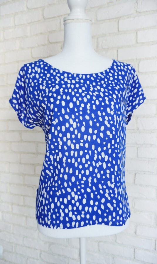 Bluza Lejera Albastră cu Buline Albe – 1