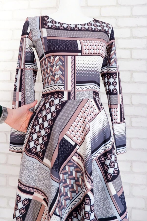 Rochie Clos Print Geometric Gri, Negru și Roz Prăfuit (măsura S) – 2