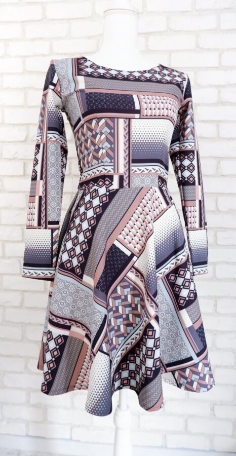 Rochie Clos Print Geometric Gri, Negru și Roz Prăfuit (măsura S) – 1