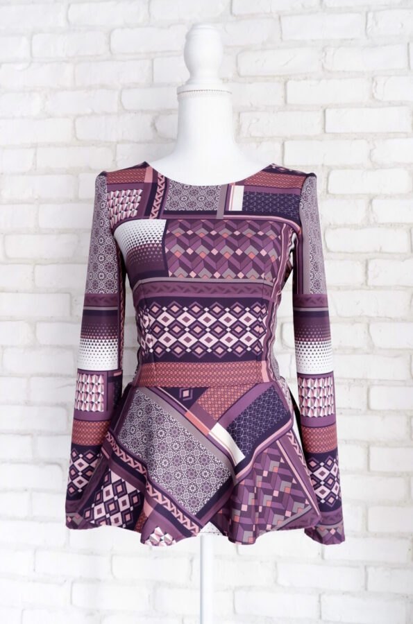 Bluza Volan Peplum Print Geometric Mov cu Bej – 1