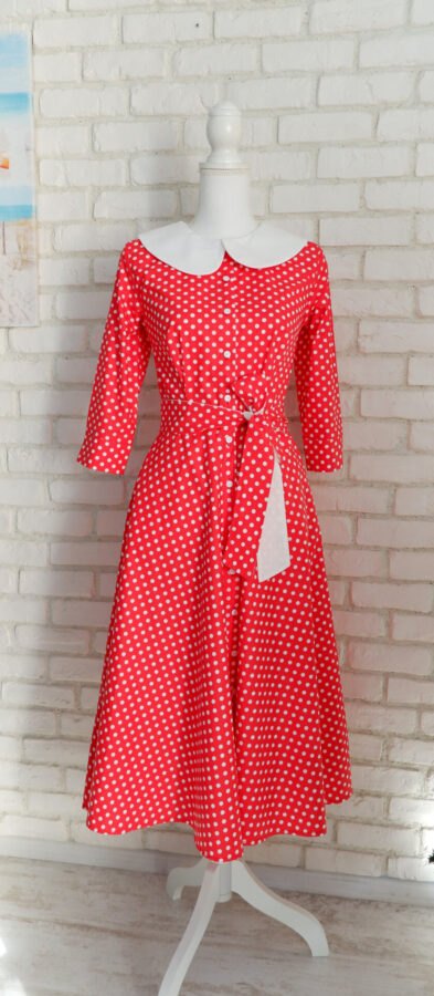 Rochie Cămașă Roșie cu Buline și Guler Mare Rotund Alb – 1