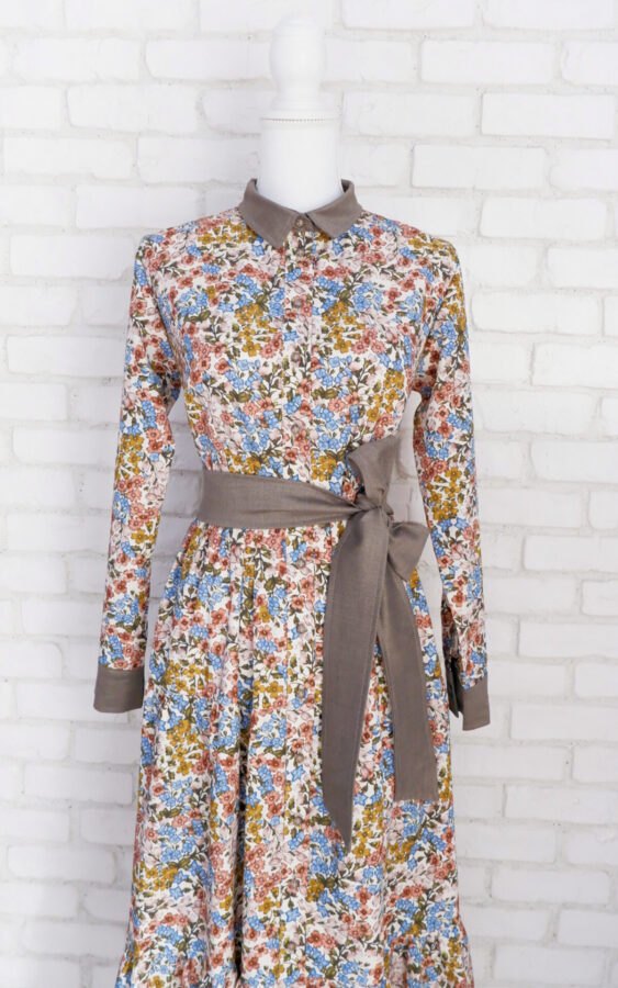 Rochie Cămașă Lungă Volane Încrețite Flori Bej cu Albastru – 4