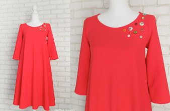 Rochie in A Rosu Corai cu Nasturi Colorati