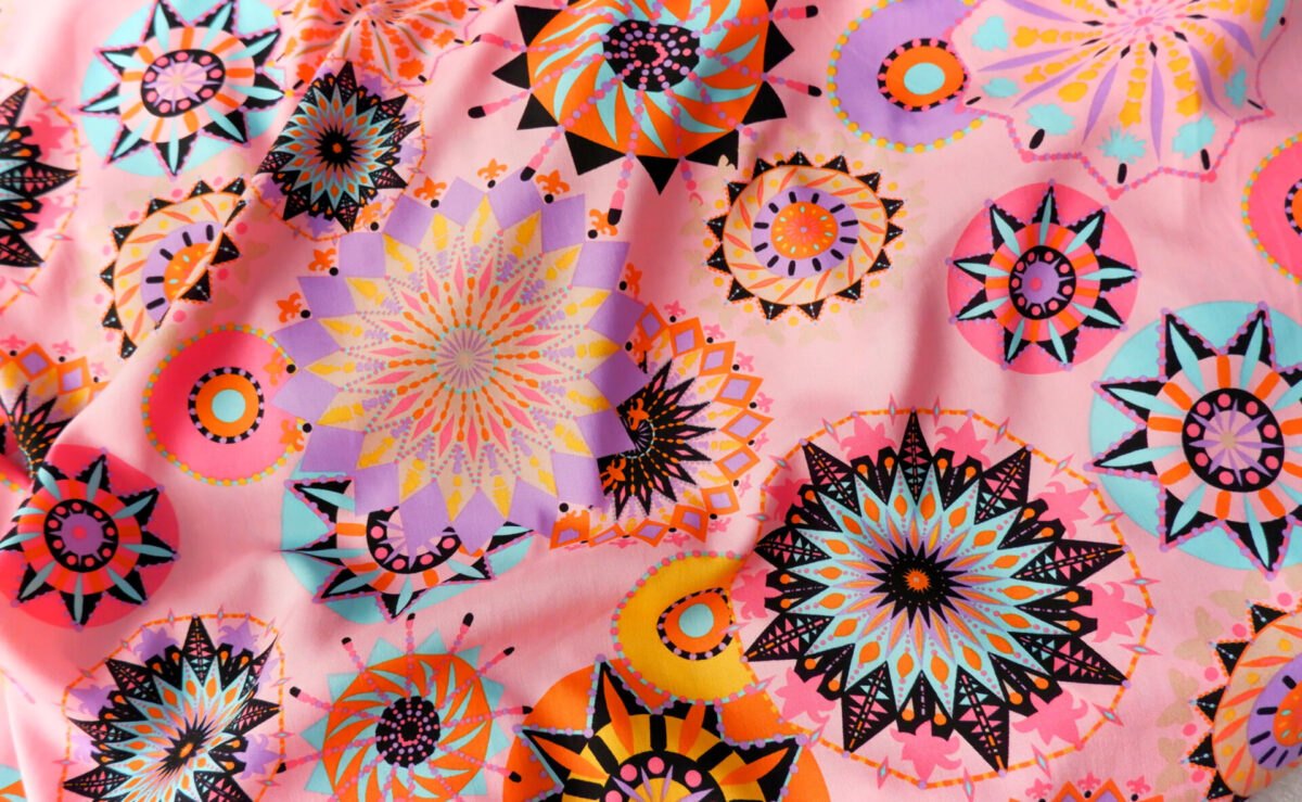 Roz cu print multicolor