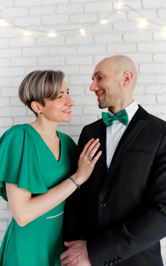 Rochie Clos Elegantă Turcoaz cu Volane pe Umeri – 4