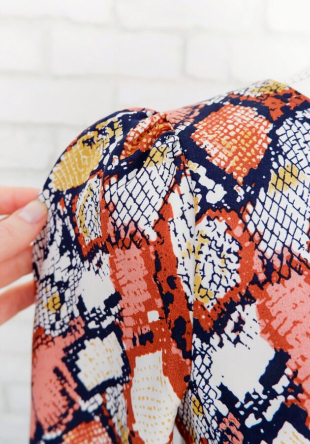 Rochie Lungă Vaporoasă Print Șarpe Caramiziu cu Bleumarin – 7