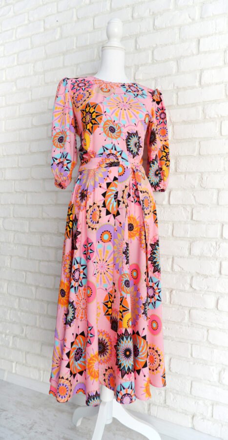 Rochie Vaporoasă Roz cu Print Multicolor – 1