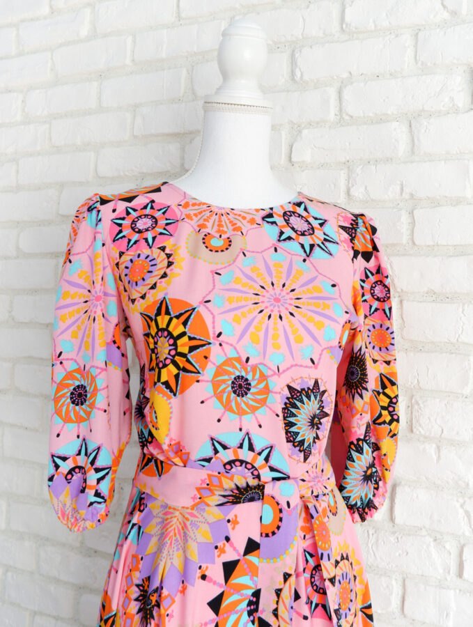 Rochie Vaporoasă Roz cu Print Multicolor – 4