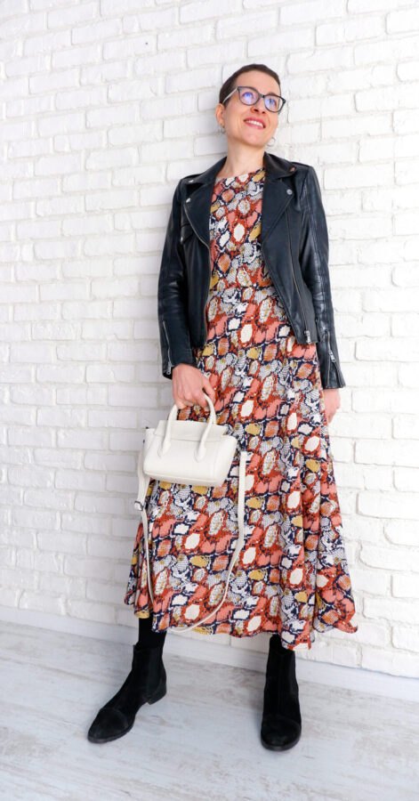 Rochie Lungă Vaporoasă Print Șarpe Caramiziu cu Bleumarin – 1