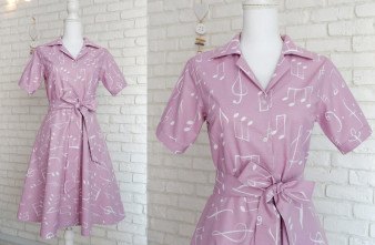 Rochie Camasa cu Revere Lila cu Note Muzicale